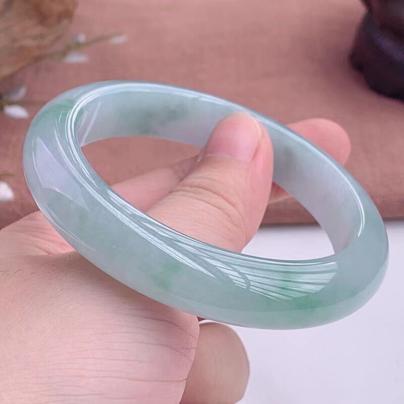 Bracelets - Mianmar, jednokolorowa bransoletka z jasnozielonego jadeitu