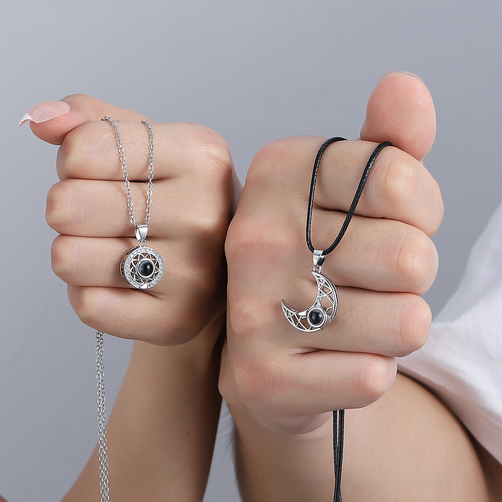 Magnetic Couple Matching Necklaces - 2 SZT. Magnetyczny Naszyjnik dla Par