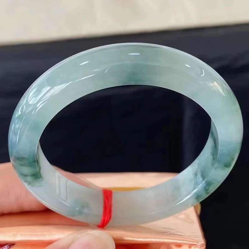 Jadeit z Birmy z niebieskimi w – Bracelets recenzja i cena