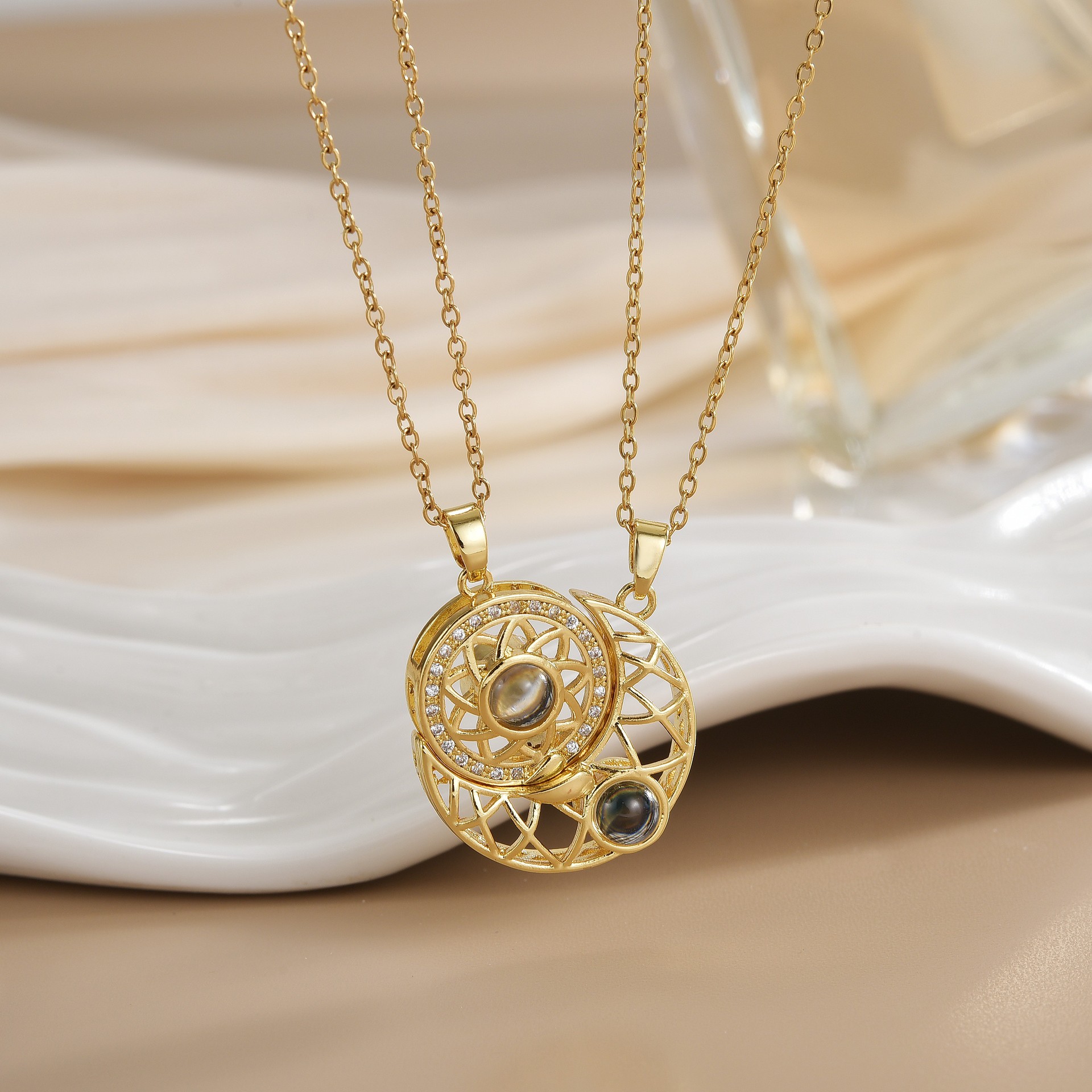 Magnetyczne naszyjniki dla par – Magnetic Couple Matching Necklaces recenzja i cena