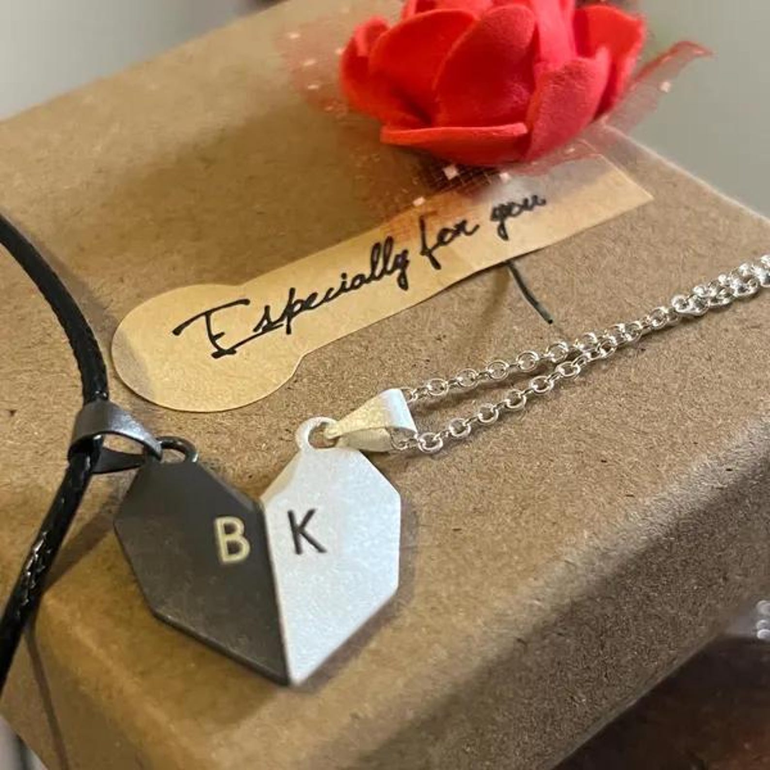 Zestaw magnetycznych naszyjnik – Magnetic Couple Matching Necklaces recenzja i cena